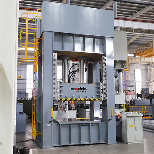 315噸(dun)框架式汽車钣(ban)金件液壓機