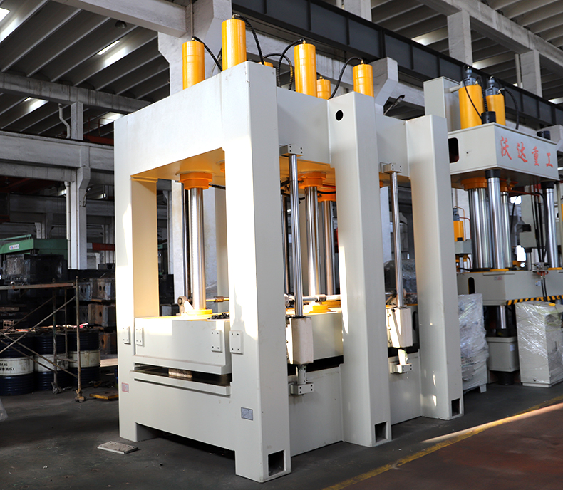 建築隔溫新(xin)型材料成型(xíng)機實拍圖