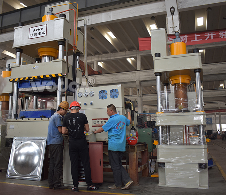 不鏽鋼水箱四柱(zhu)拉伸液壓機 不鏽鋼水箱(xiāng)四柱拉伸液壓機(ji)