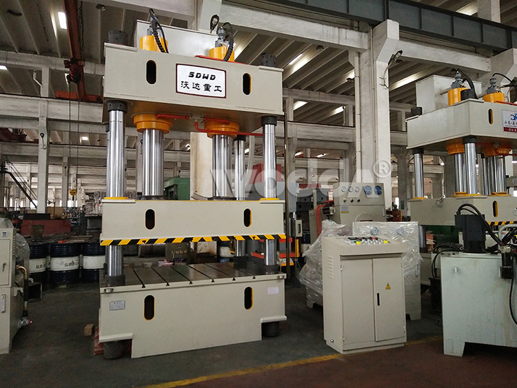 三梁四柱(zhu)液壓機