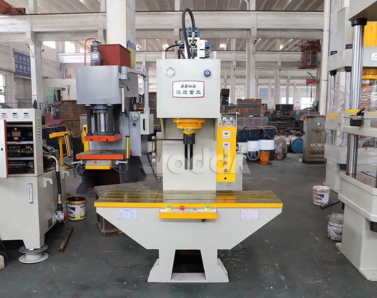 40噸單(dan)臂液壓機(jī)