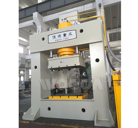 200噸(dūn)大跨徑龍(long)門液壓機(jī)