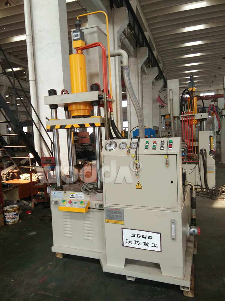 40噸連(lian)體四柱液(yè)壓機