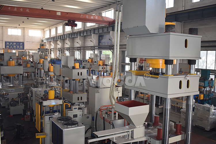 800噸(dun)四梁四(sì)柱液壓(ya)機