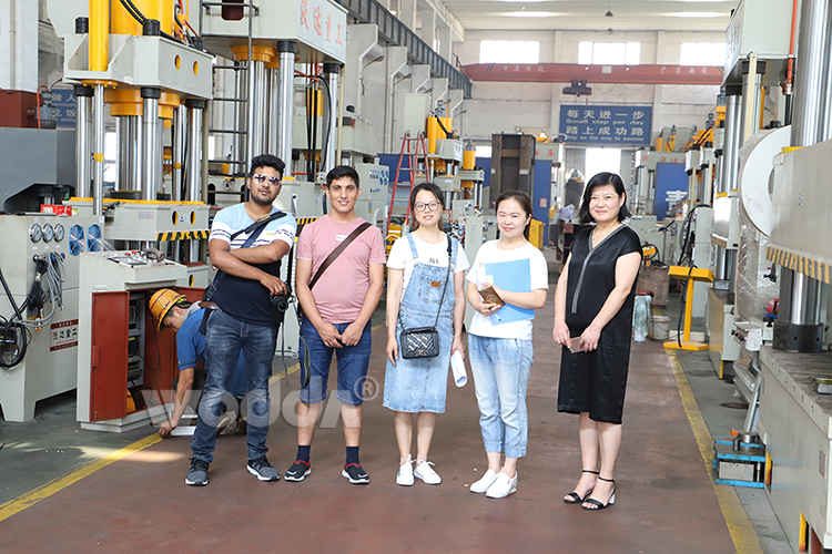 四(sì)梁四柱液(ye)壓機