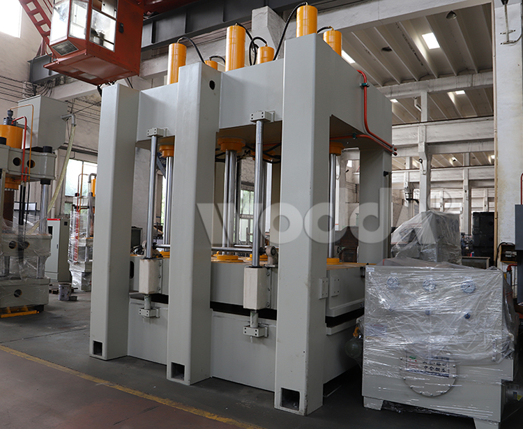 龍(lóng)門框架式(shì)液壓機