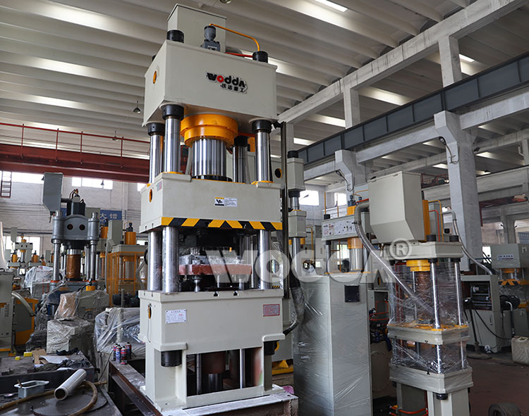 四梁四(sì)柱液壓機