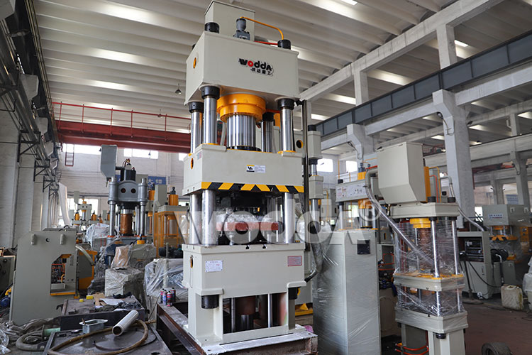 四梁四(si)柱液壓機參數