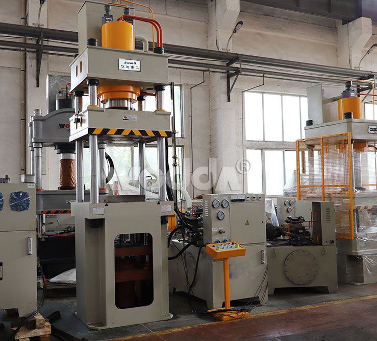 250T四(sì)柱液壓機帶液(ye)壓墊