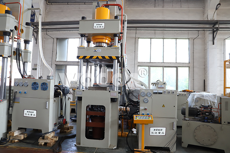 250T四柱液壓(ya)機帶液壓墊