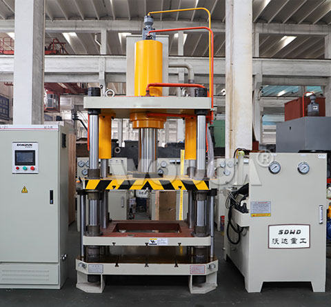 100T四梁四柱液(ye)壓機