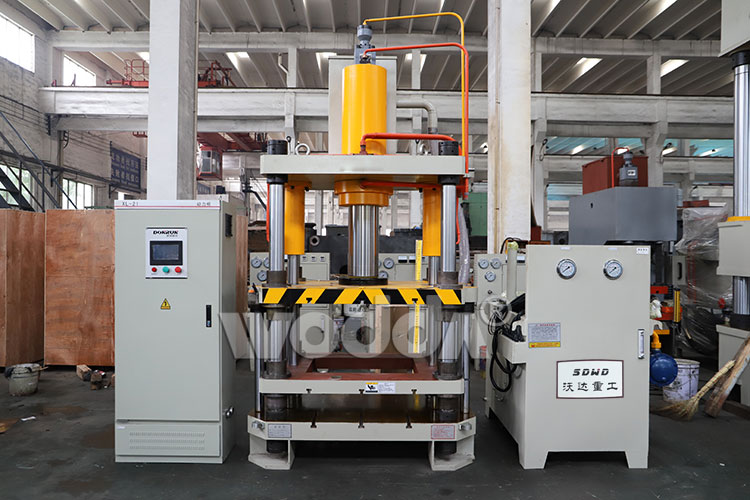 100T四梁四(si)柱液壓機 100T四梁四柱液(ye)壓機