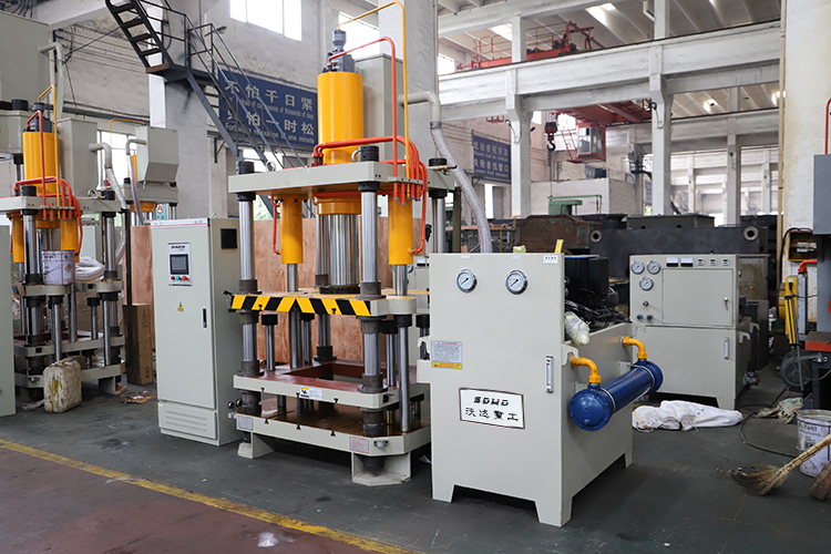 100T四梁四柱(zhu)液壓機 100T四(sì)梁四柱液壓(yā)機