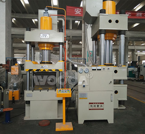 160噸(dūn)三梁四柱(zhu)液壓機