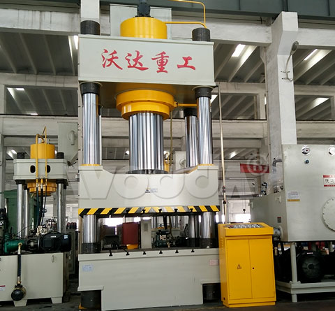 500噸三梁四(si)柱液壓機