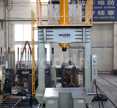 100T龍門(men)液壓機