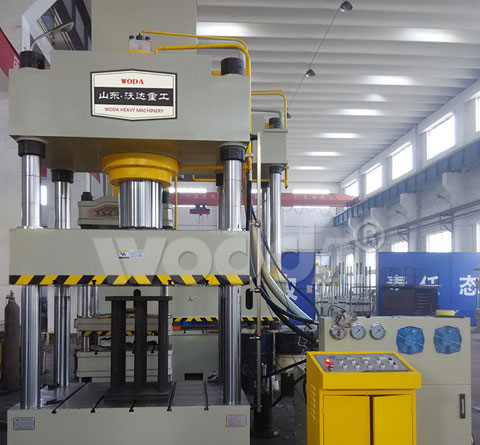 三梁四(sì)柱液壓機(ji)