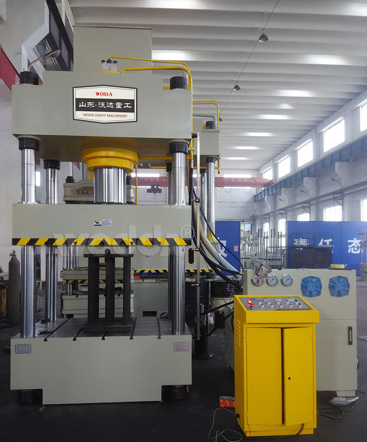 三梁(liang)四柱液(ye)壓機