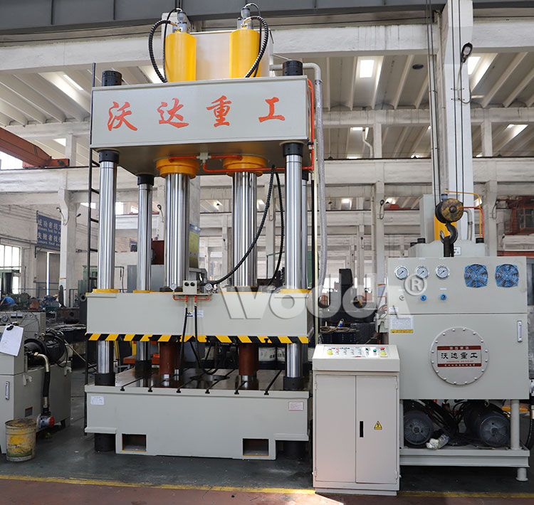 四(si)柱三梁(liang)液壓機(ji)