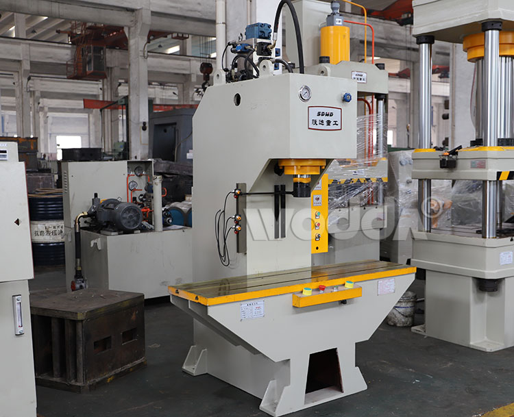 單(dan)柱液壓機