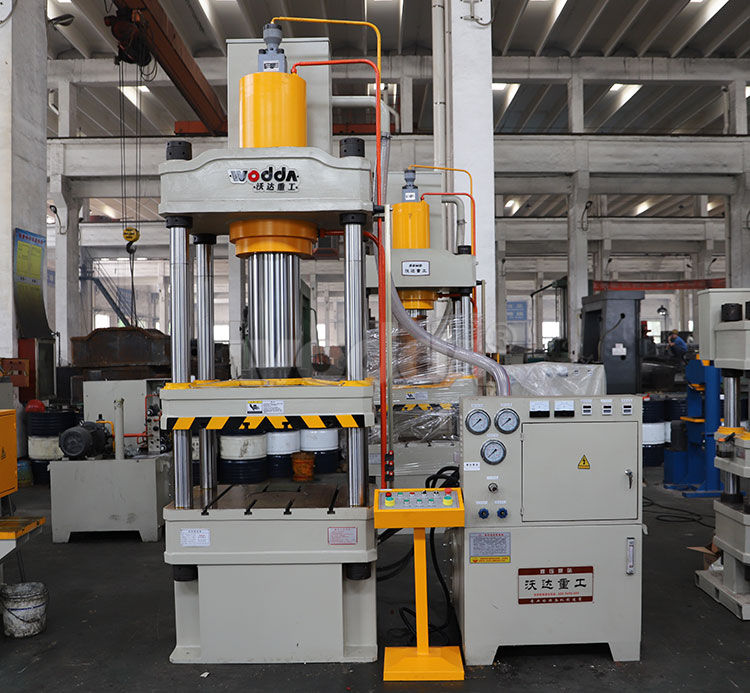 三梁四柱(zhu)液壓機