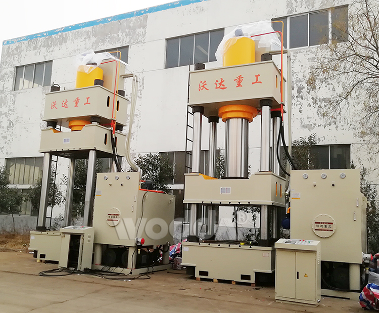 1500噸三梁四柱液(yè)壓機