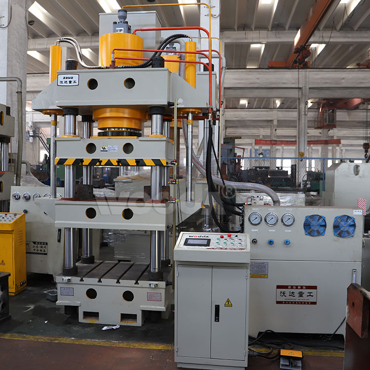 四梁四(sì)柱液壓機(ji) 四梁(liang)四柱液壓(ya)機