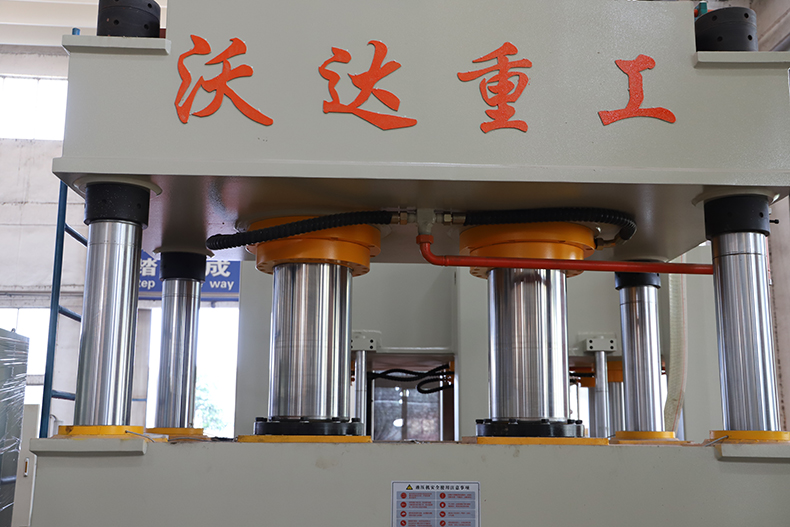 電動車擋(dǎng)風成型液(yè)壓機