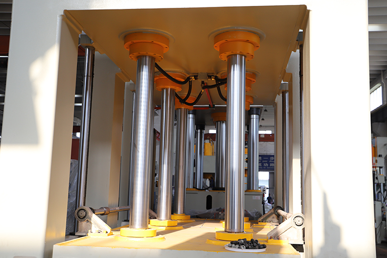 建築隔溫新型材(cai)料成型機