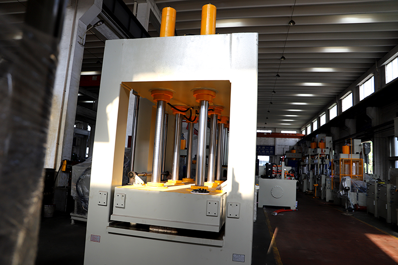 建築隔溫新型(xing)材料成型機