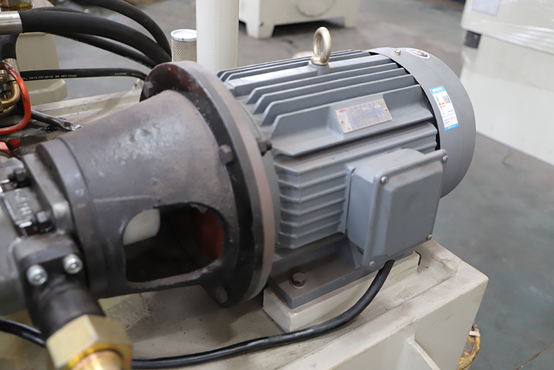 密胺(àn)餐具熱壓成型液(yè)壓機