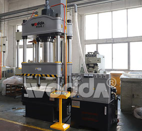 200t三梁四柱液壓(yā)機