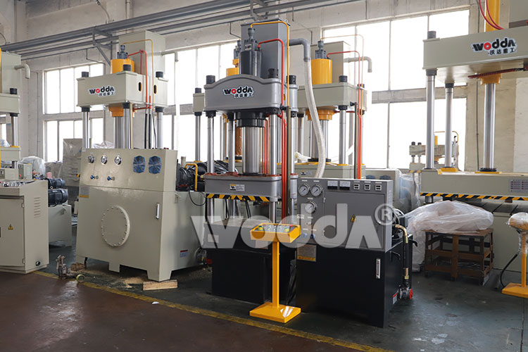 200T三梁四柱(zhu)液壓機