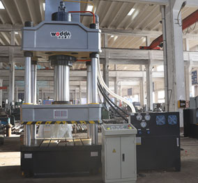 315t四(si)柱三梁液壓(yā)機