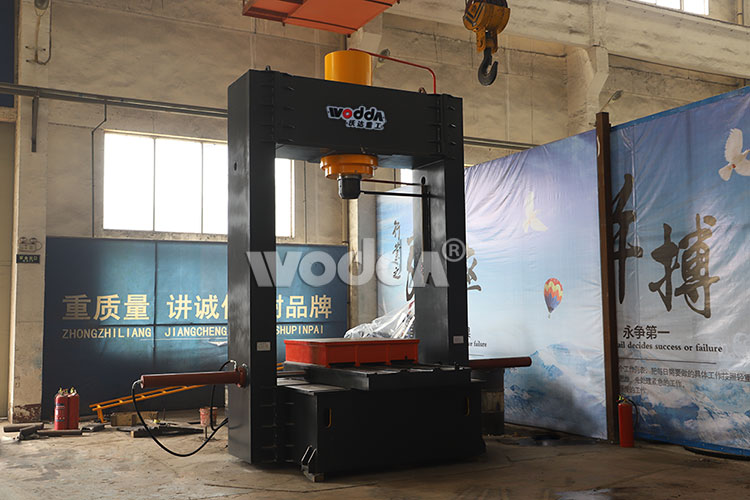 400噸(dūn)龍門液(ye)壓機生(sheng)産廠家(jiā)