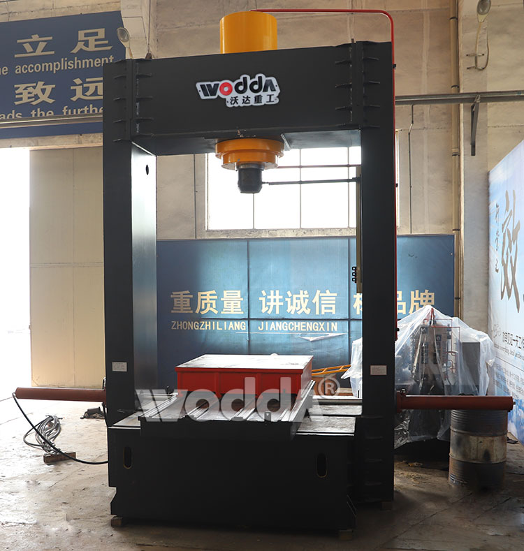 400噸龍門(mén)液壓機(ji)産品實(shi)拍