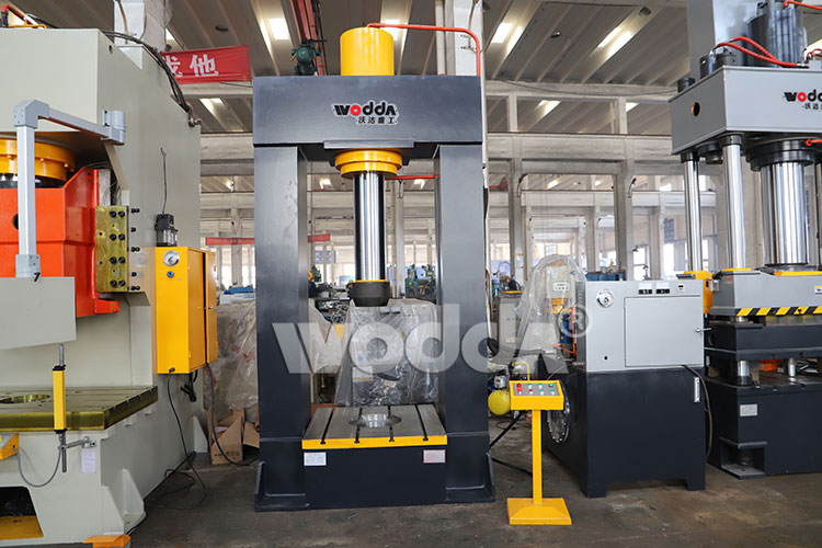 315龍門液壓機(ji)