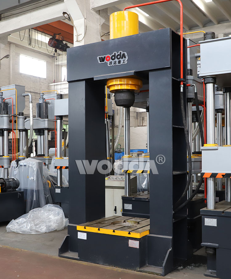 龍(long)門液壓機