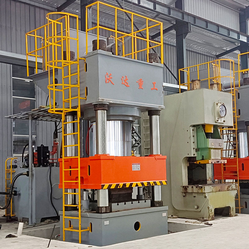 2000噸(dūn)單缸四(sì)柱液壓(ya)機