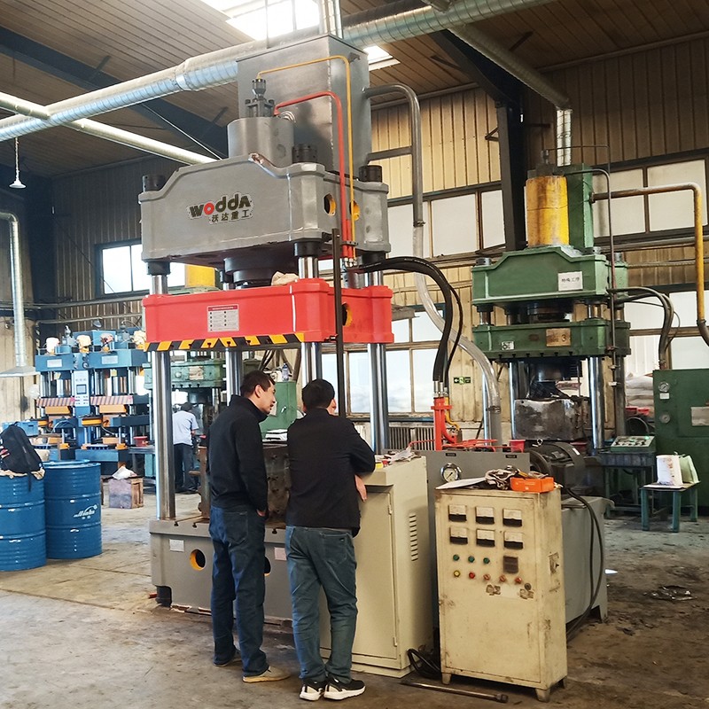 315噸國标三(san)梁四柱液壓機(jī) 315噸國标三梁四(sì)柱液壓機