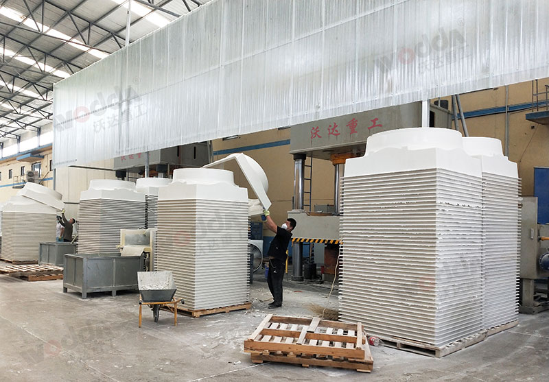 玻(bo)璃鋼風機罩成(chéng)型液壓機