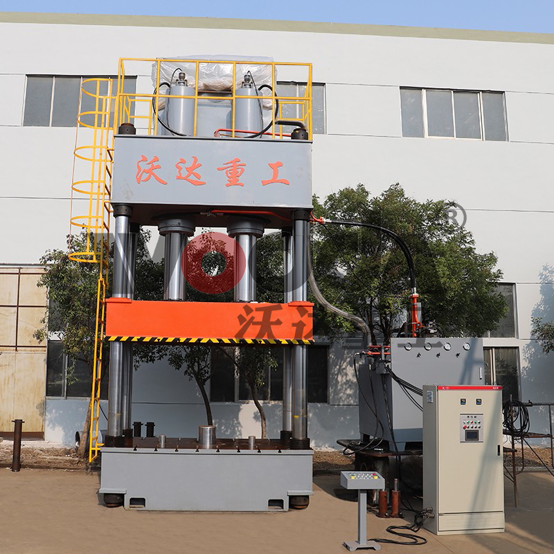 四(si)柱油壓機 四柱(zhu)油壓機