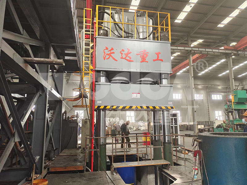 石墨坩埚(guō)液壓機 石(shí)墨坩埚液(ye)壓機