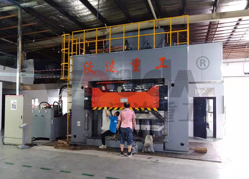 1000框架式拉伸(shēn)液壓機 1000框架式(shì)拉伸液壓機