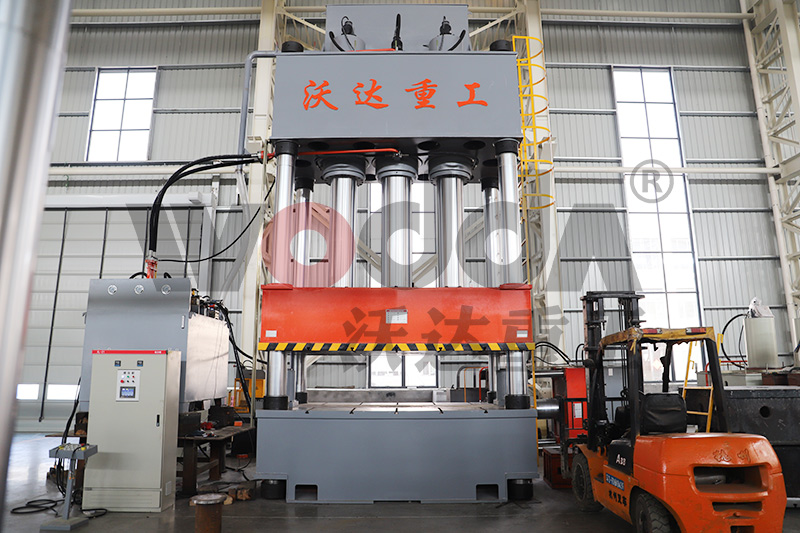 玻璃(li)鋼汽車防撞梁模(mó)壓液壓機 玻璃鋼(gang)汽車防撞梁模壓(ya)液壓機