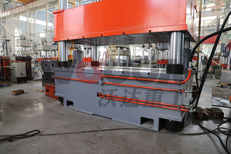 玻璃鋼汽(qì)車防撞梁模壓液(ye)壓機 玻璃鋼汽車(chē)防撞梁模壓液壓(ya)機