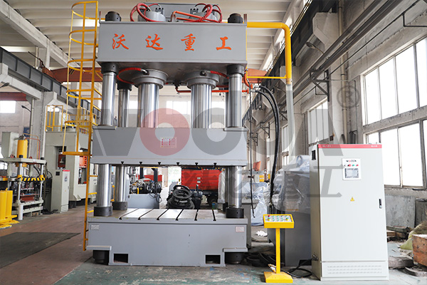 三(sān)梁四柱(zhu)液壓機(jī)價格 三(san)梁四柱(zhù)液壓機(ji)價格