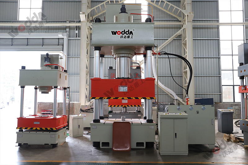 630噸拉伸液(ye)壓機 630噸拉伸液(yè)壓機