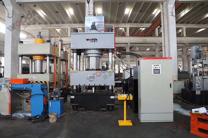 630噸拉伸液(ye)壓機 630噸拉伸液(ye)壓機