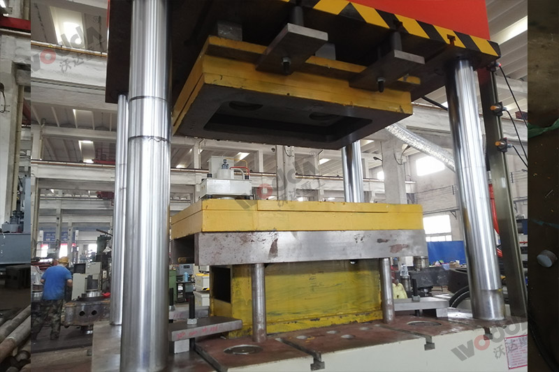 不鏽(xiù)鋼托盤拉(lā)伸液壓機(ji)